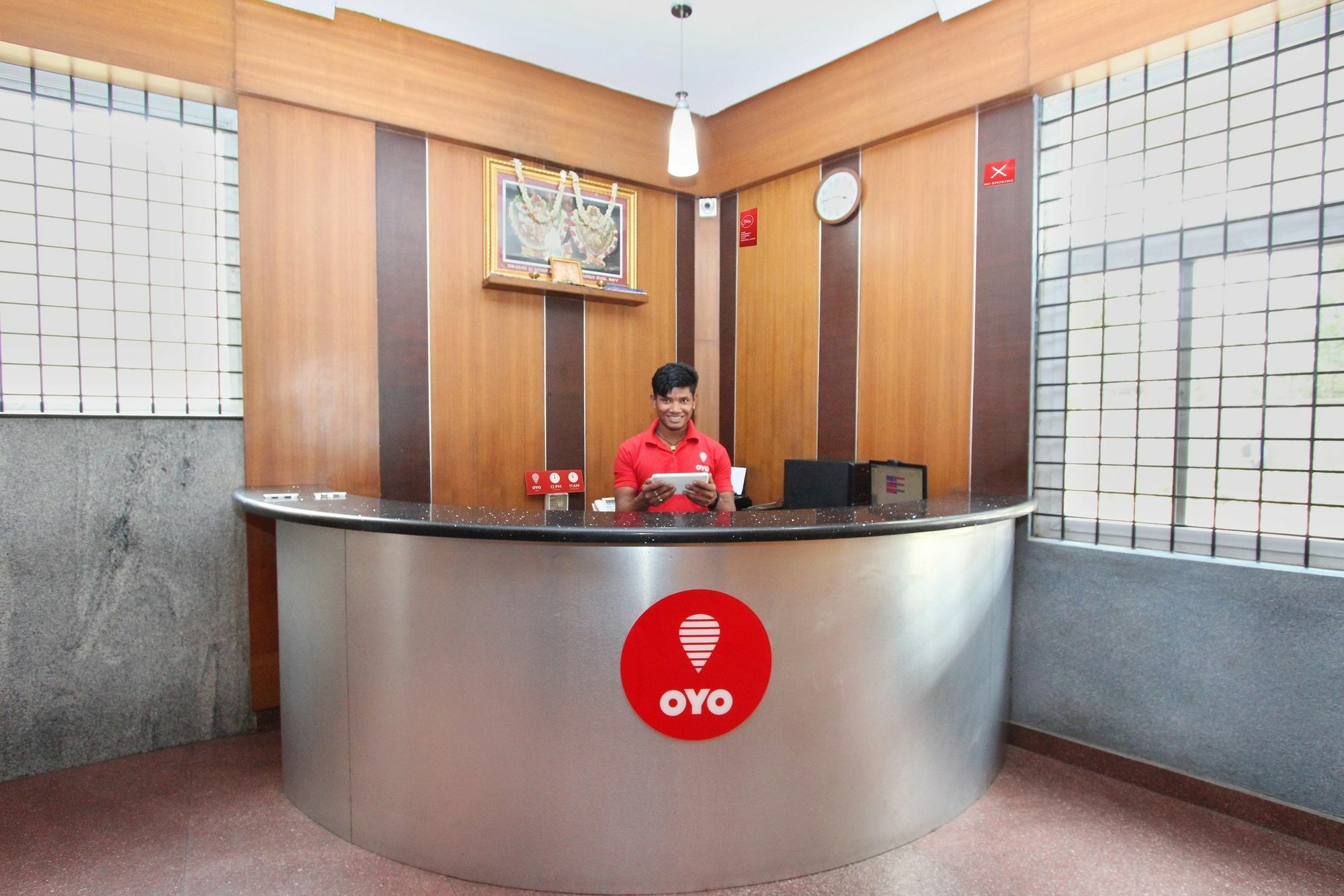 Oyo 7669 The Trinitywood Hotel بنغالور المظهر الخارجي الصورة